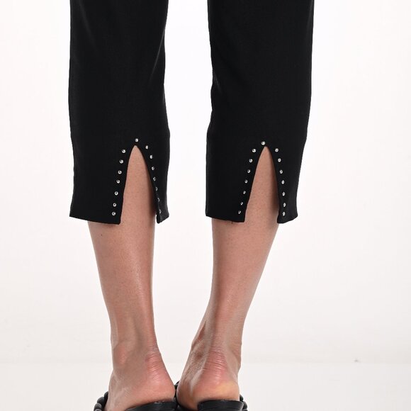 251605 Woven capri Black Pant with "V" detail on back by FRANK LYMAN